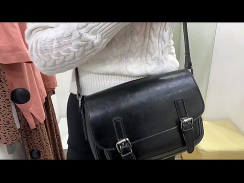❤️ Фитинг бөлмөсүндө жаш канчык FeralBerryди дилдо менен коомдук мастурбациялоо ❤️ Анальный видео боюнча порно ky.bestsexporno.ru ❌️❤